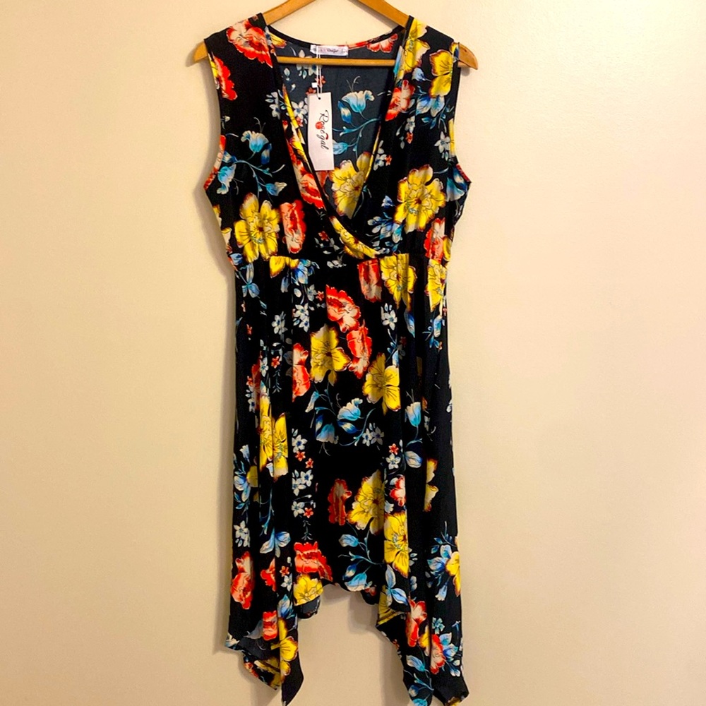 🎈BOGO FREE🎈Floral handkerchief style flowy dress size Large